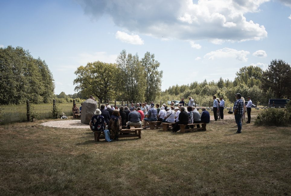Jēzus akmens atklāšanas svētki Limbiķu kapos foto 1