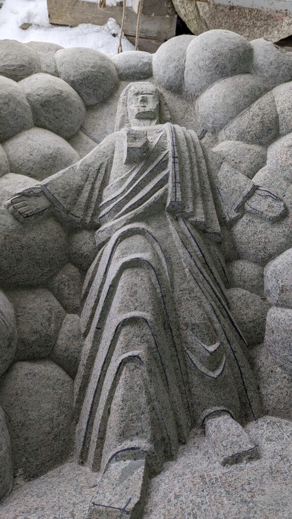 Statujas kalšana granīta laukakmenī foto 1
